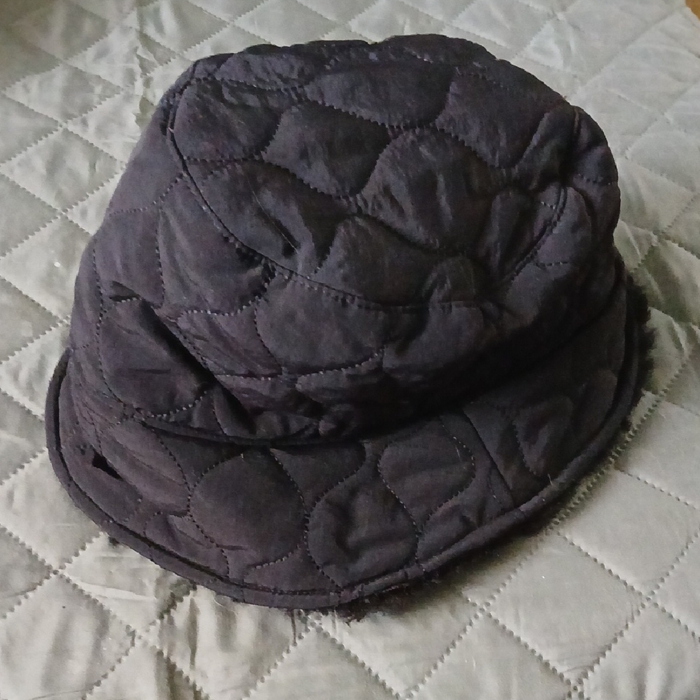 NWOT.Sonoma Black Quilted Hat